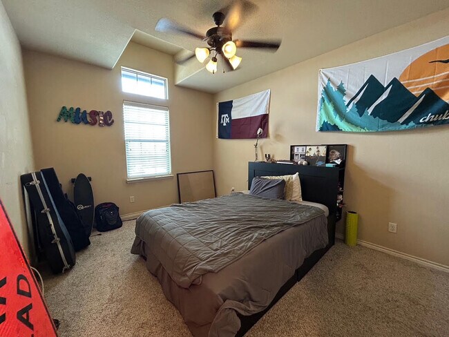 Building Photo - 405 Baby Bear Dr