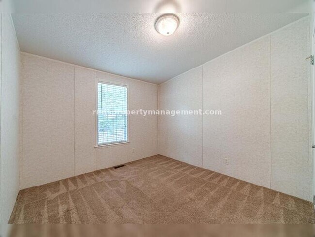 Building Photo - A COUNTRY DREAM! 4BR, 2BATH MANUFACTURED HOME, $1650./month