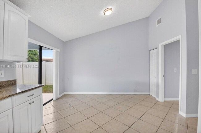 Building Photo - 6043 Sunberry Cir