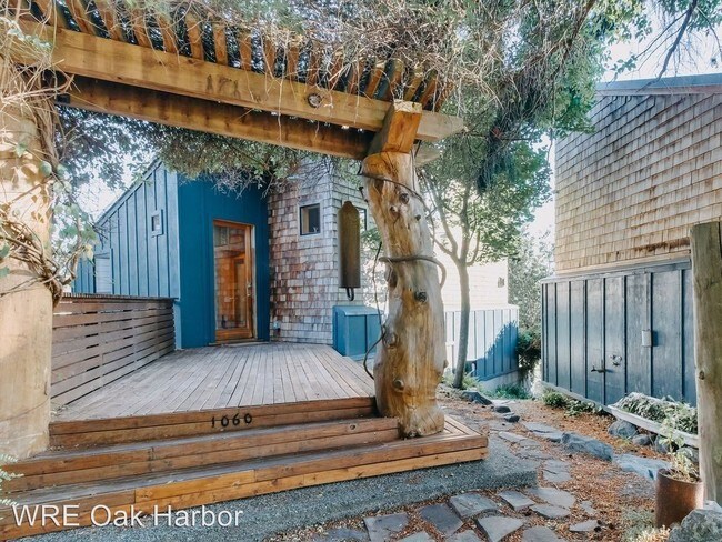 Building Photo - 1060 S Halsey Dr
