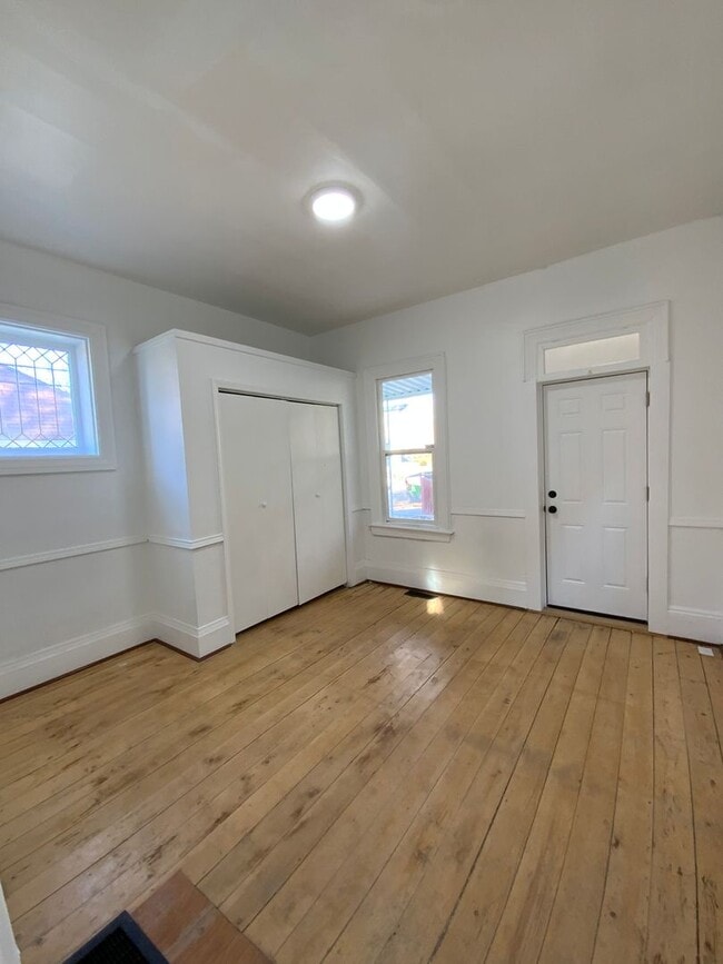 Building Photo - CHARMING UDPATED 2 BED 1 BATH CAPITOL HILL HOUSE IS A MUST SEE!!
