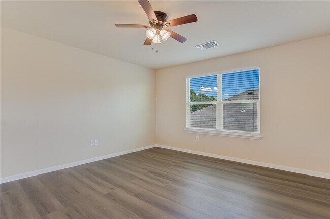 Building Photo - 604 Red Tails Dr