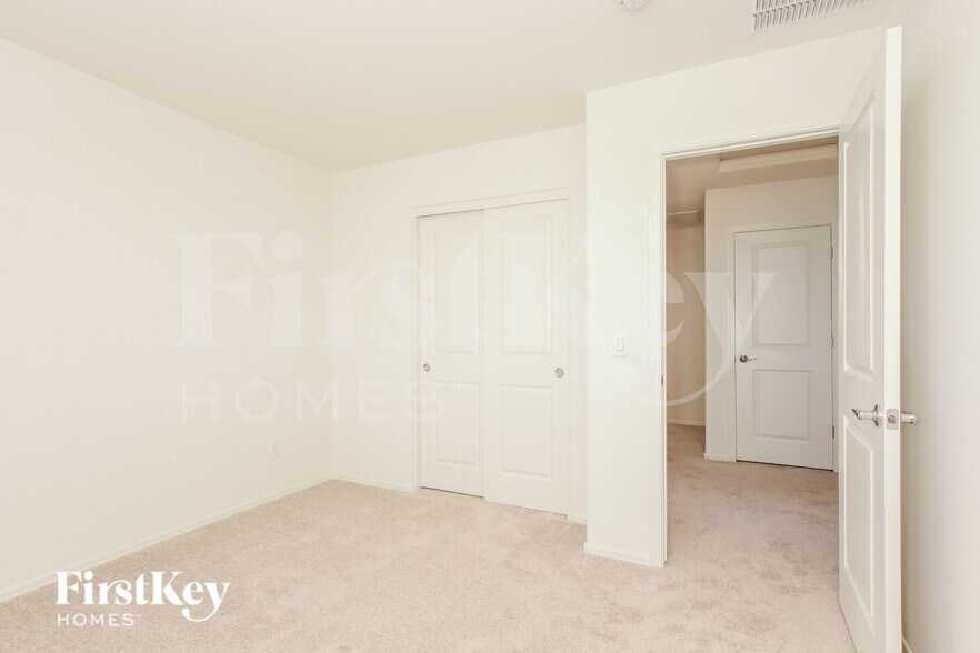 Building Photo - 8434 S 258th Dr