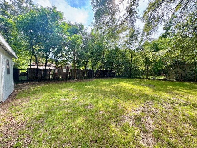 Building Photo - 1319 Laura Ave