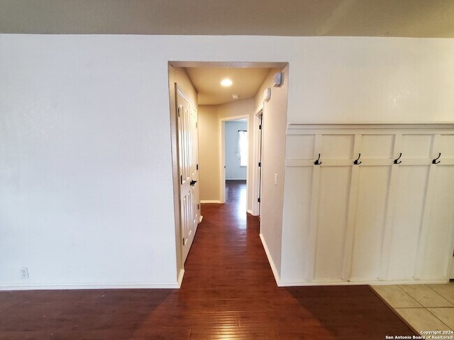 Building Photo - 555 Planters Pass