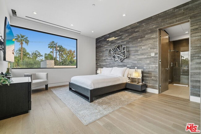 Building Photo - 5365 Vanalden Ave