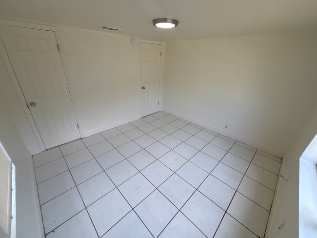 Building Photo - 3-Bed, 2-Bath Home on Lowell St in Tallahassee