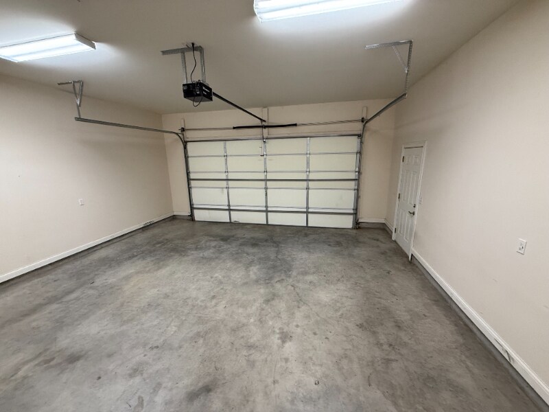 Building Photo - 133 Garden Dr