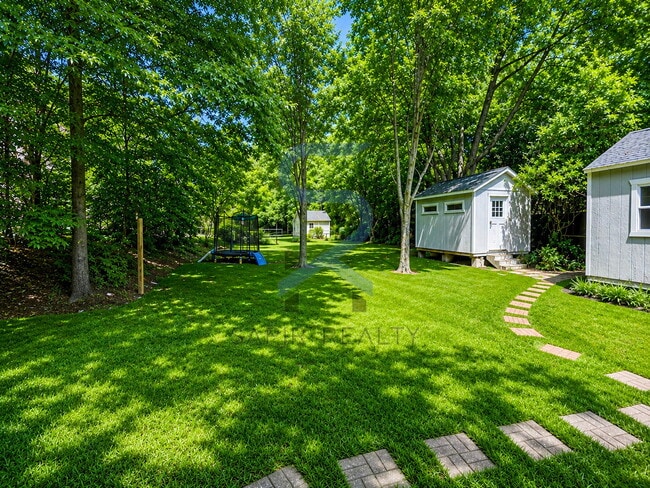 Building Photo - PRELEASING! Spacious & Stunning 5BR/3BA in the Heart of North Druid Hills