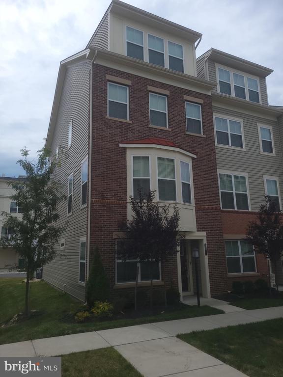 Building Photo - 7111 Tyndale Way