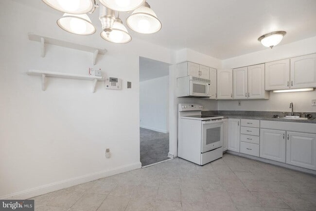 Building Photo - 7709 Ravine Dr