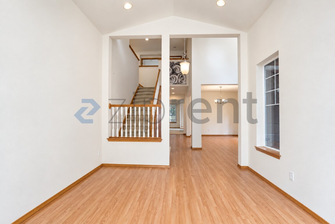 Building Photo - Unit N/A