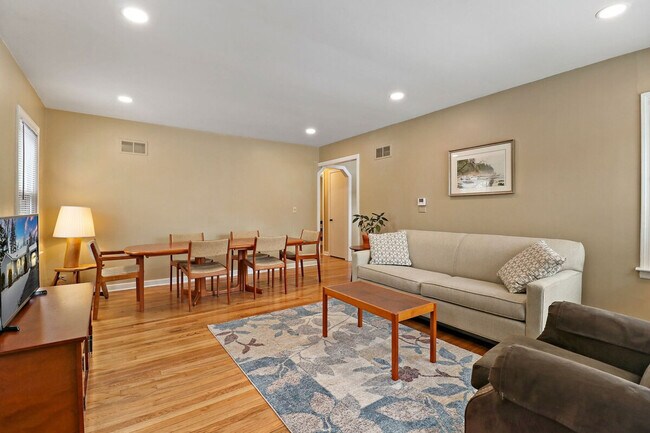 Primary Photo - 3964 Grandview Ave