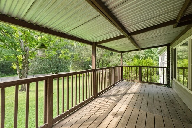 Building Photo - 3063 Sweet Home Rd