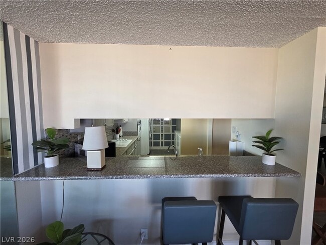 Building Photo - 750 S Royal Crest Cir