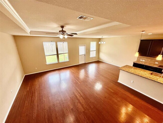 Building Photo - 1223 Daffodil Dr