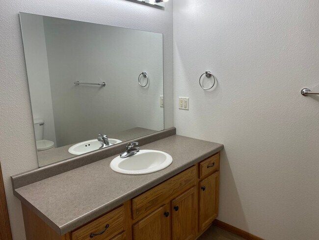 Building Photo - Beautiful 3 Bedroom Single Family Home in ...