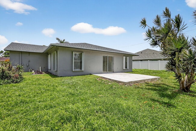 Building Photo - 600 S Mangonia Cir