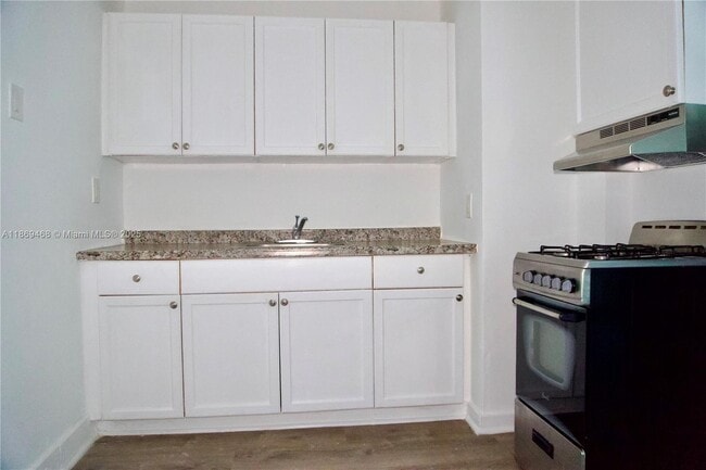 Building Photo - 501 SW 6th Ct