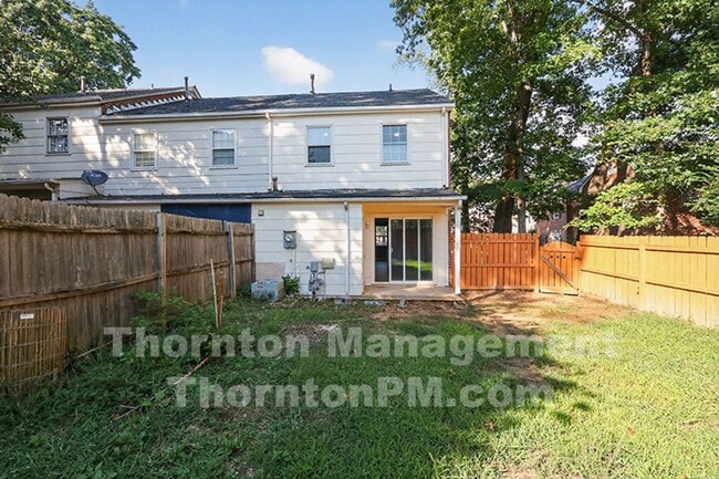 Building Photo - Newly Remodeled 3 Bedroom Townhouse