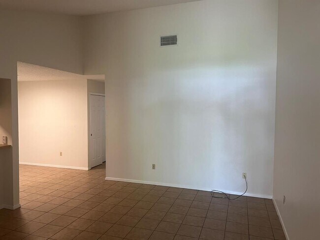 Building Photo - 1911 Gracy Farms Ln