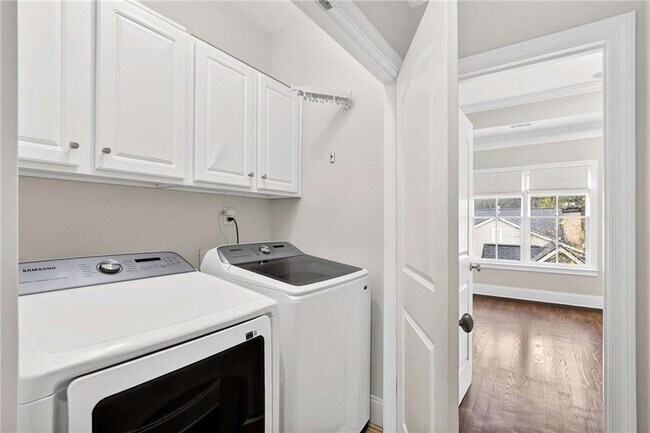 Building Photo - 841 Inman Vlg Pkwy NE