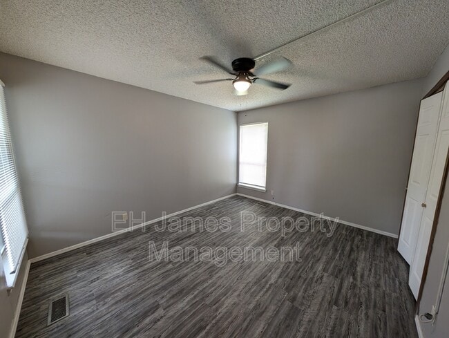 Building Photo - 8220 S College Ave