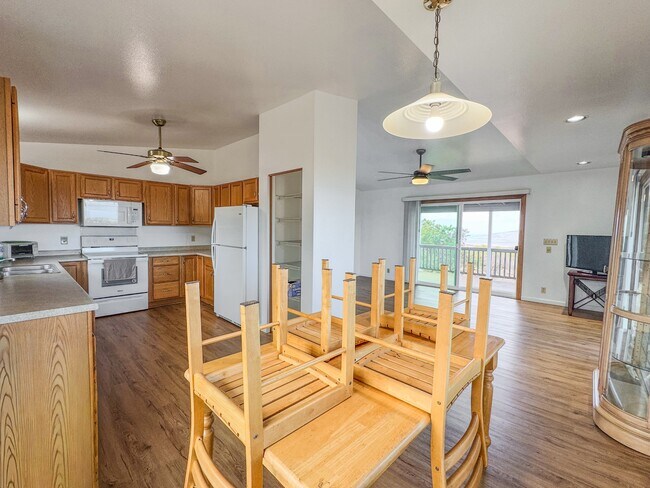 Building Photo - 195 Inia Pl