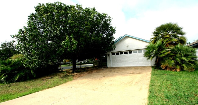 Building Photo - Great College Station Home Near Parks