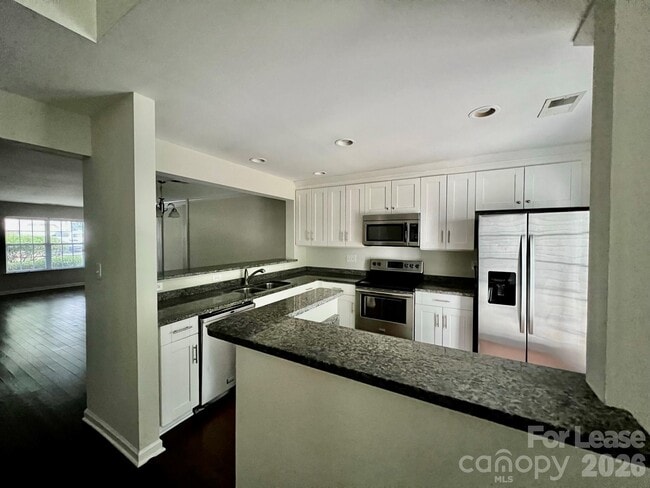 Building Photo - 8433 Southgate Commons Dr
