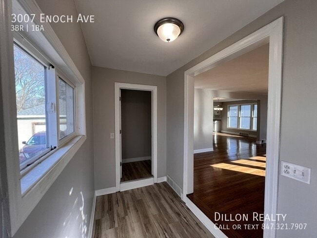 Building Photo - 3007 Enoch Ave