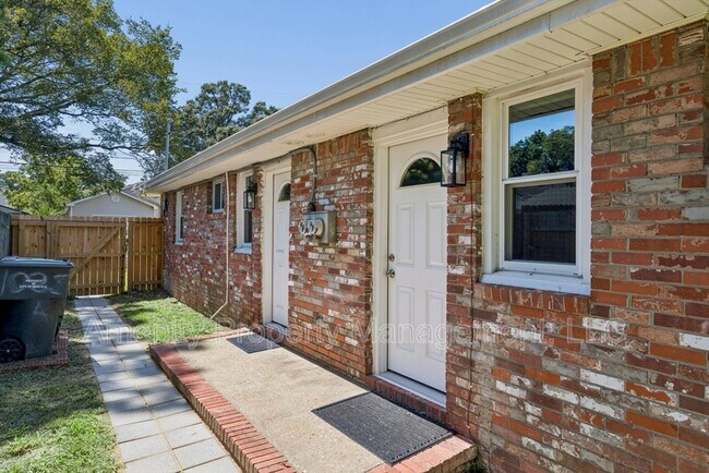 Building Photo - 1028 Modoc Ave