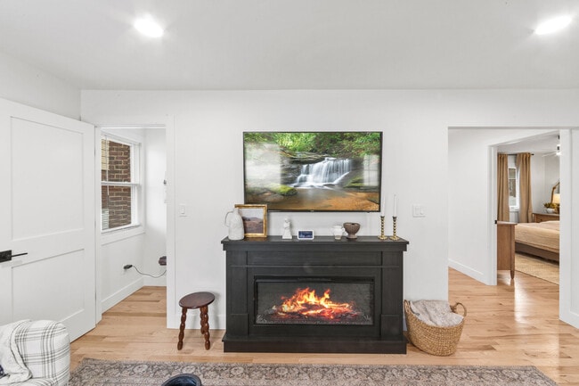 Building Photo - 17-11 Berdan Ave