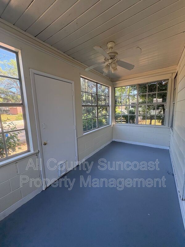 Building Photo - 2134 Saxon St