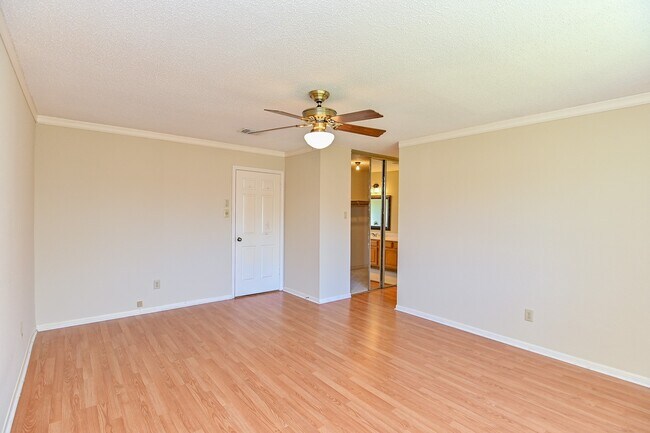 Building Photo - 3410 Streamside Ln