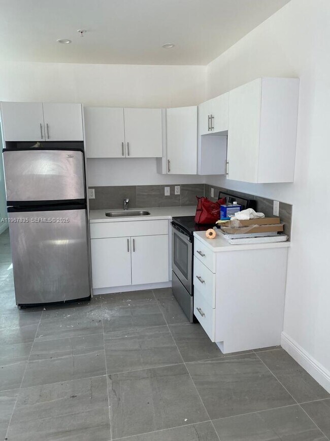 Building Photo - 4023 SW 19th St