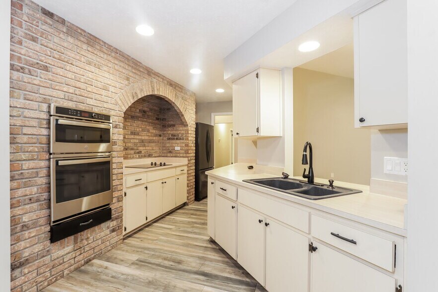 Building Photo - 10314 Ashley Oaks Dr