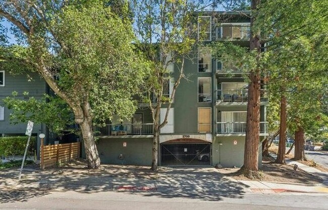 Building Photo - 2700 Le Conte Ave