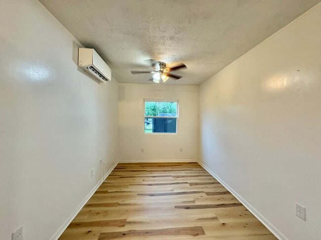Building Photo - 11414 Sralla Rd