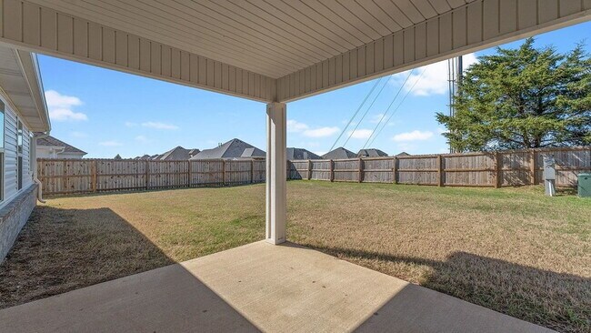 Building Photo - "Superb 4-Bed Oasis with Granite Elegance & a Cozy Fireplace in Fayetteville!"