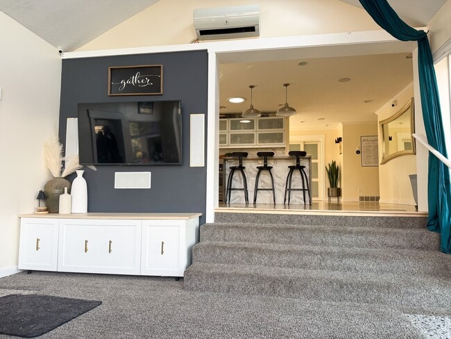 Building Photo - 4453 Fillmore Ave