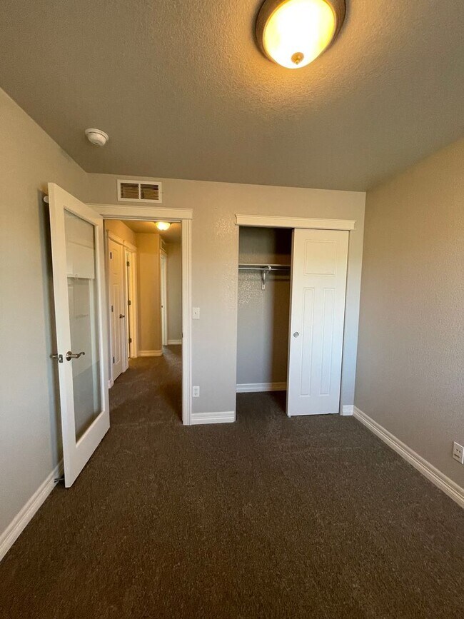 Building Photo - $300 Off 1st Month if Lease Starts by 4/10!