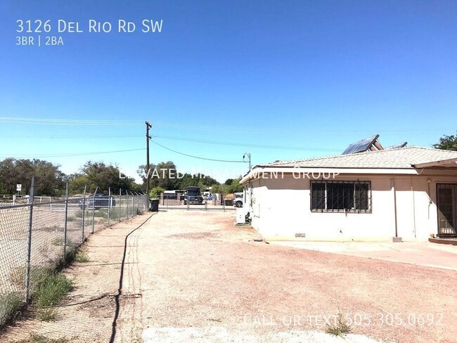 Building Photo - 3 Bedroom in Del Rio Acres/South Valley. L...