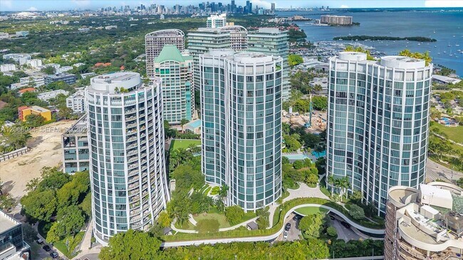 Building Photo - 2821 S Bayshore Dr
