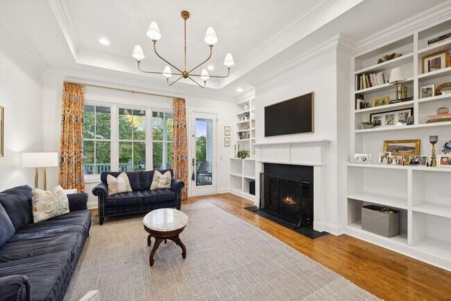 Building Photo - Luxury Executive Rental in Highlands of La...