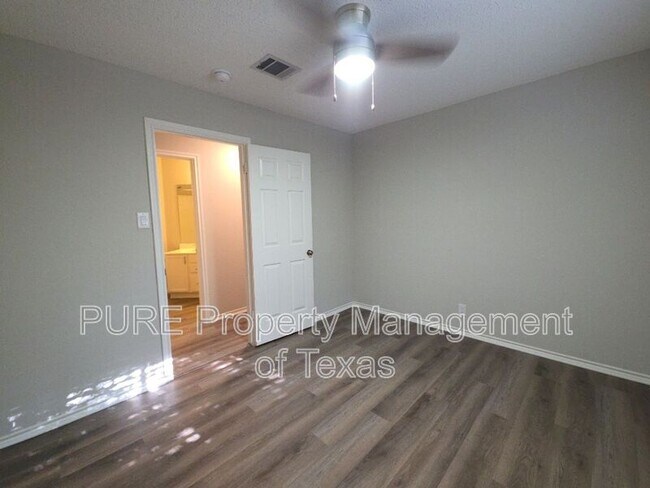 Building Photo - 1406 Bullhill Cove