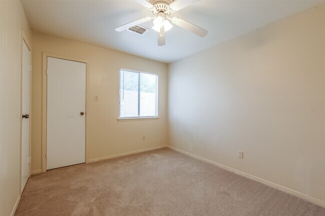 Building Photo - 514 Shady Dale Dr