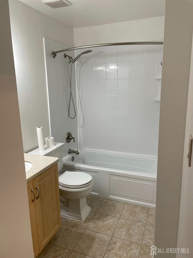 Building Photo - 911 Ravens Crest Dr