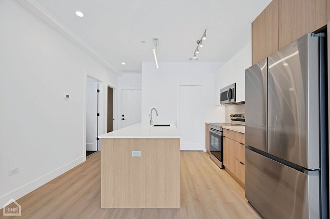 Building Photo - 3322 N Halsted St