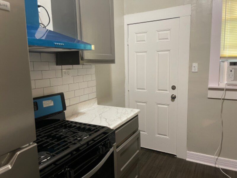 Building Photo - 534 E Sycamore St